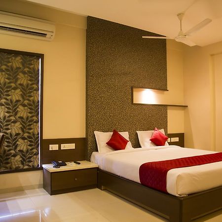 Hotel Sri Sakthi Tiruppur Bagian luar foto
