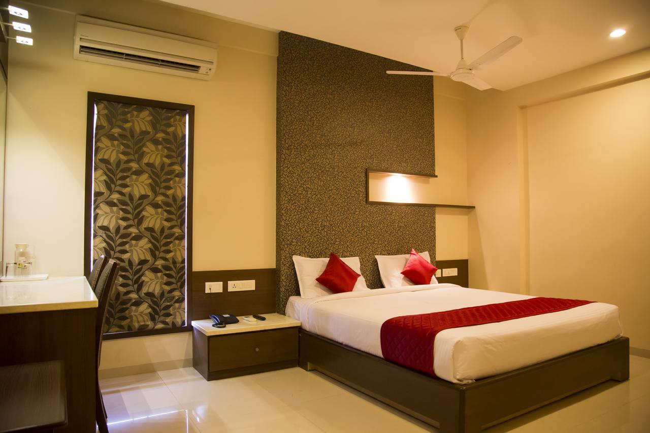 Hotel Sri Sakthi Tiruppur Bagian luar foto