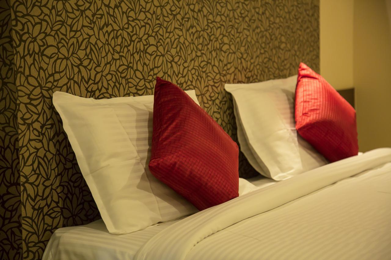 Hotel Sri Sakthi Tiruppur Bagian luar foto