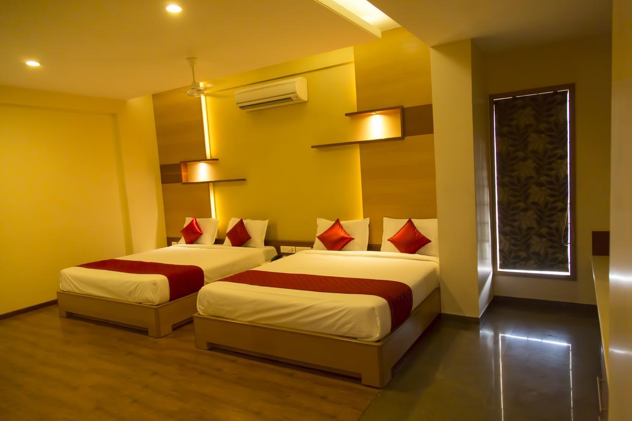 Hotel Sri Sakthi Tiruppur Bagian luar foto