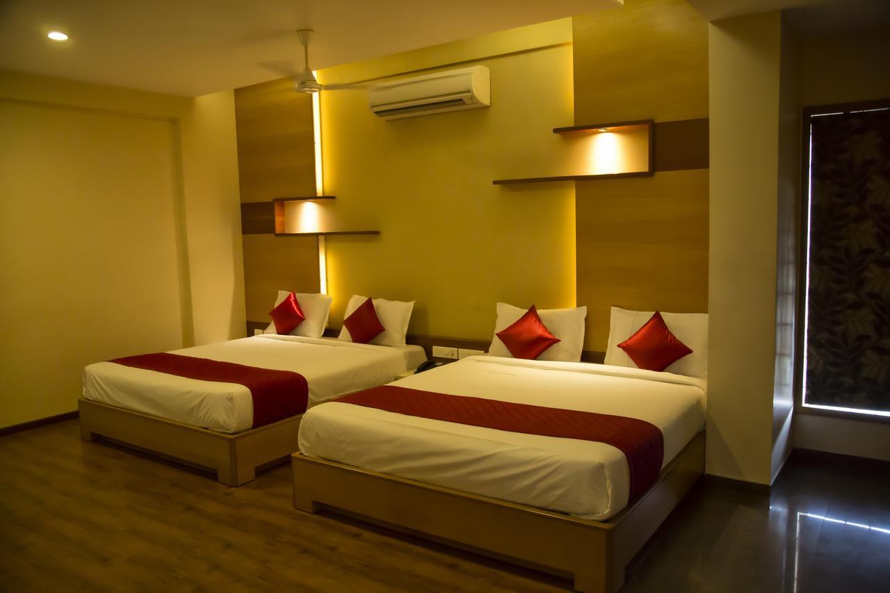 Hotel Sri Sakthi Tiruppur Bagian luar foto