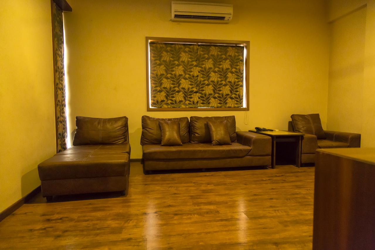 Hotel Sri Sakthi Tiruppur Bagian luar foto